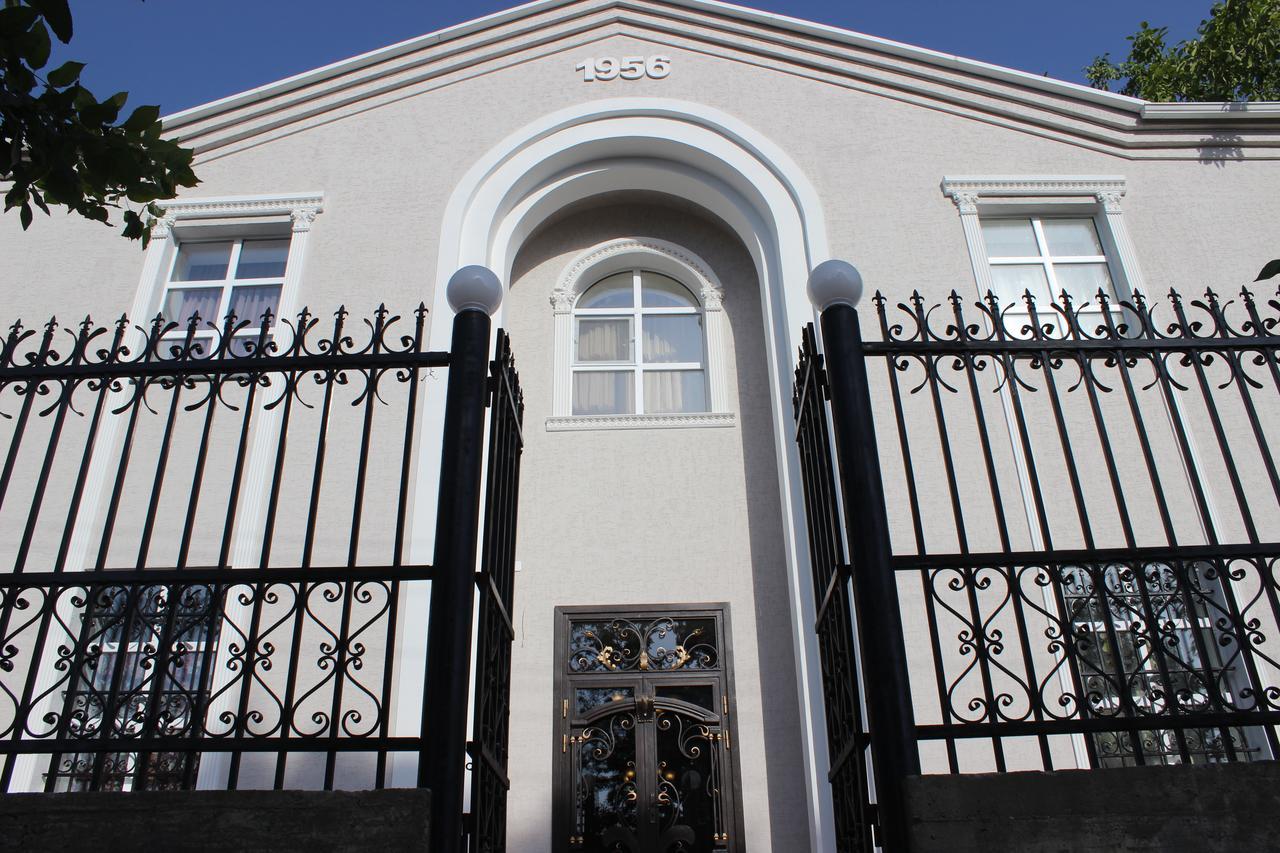 Kok-Art Hotel Jalal-Abad Exterior photo