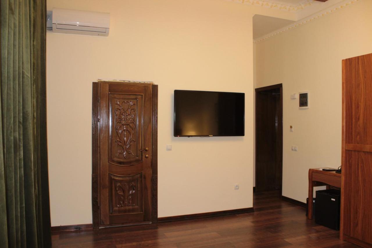 Kok-Art Hotel Jalal-Abad Exterior photo