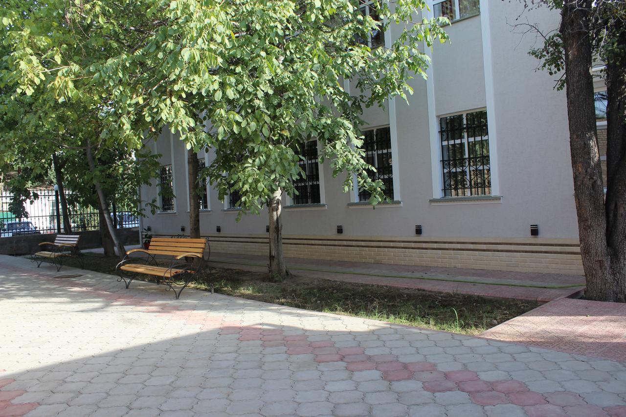 Kok-Art Hotel Jalal-Abad Exterior photo
